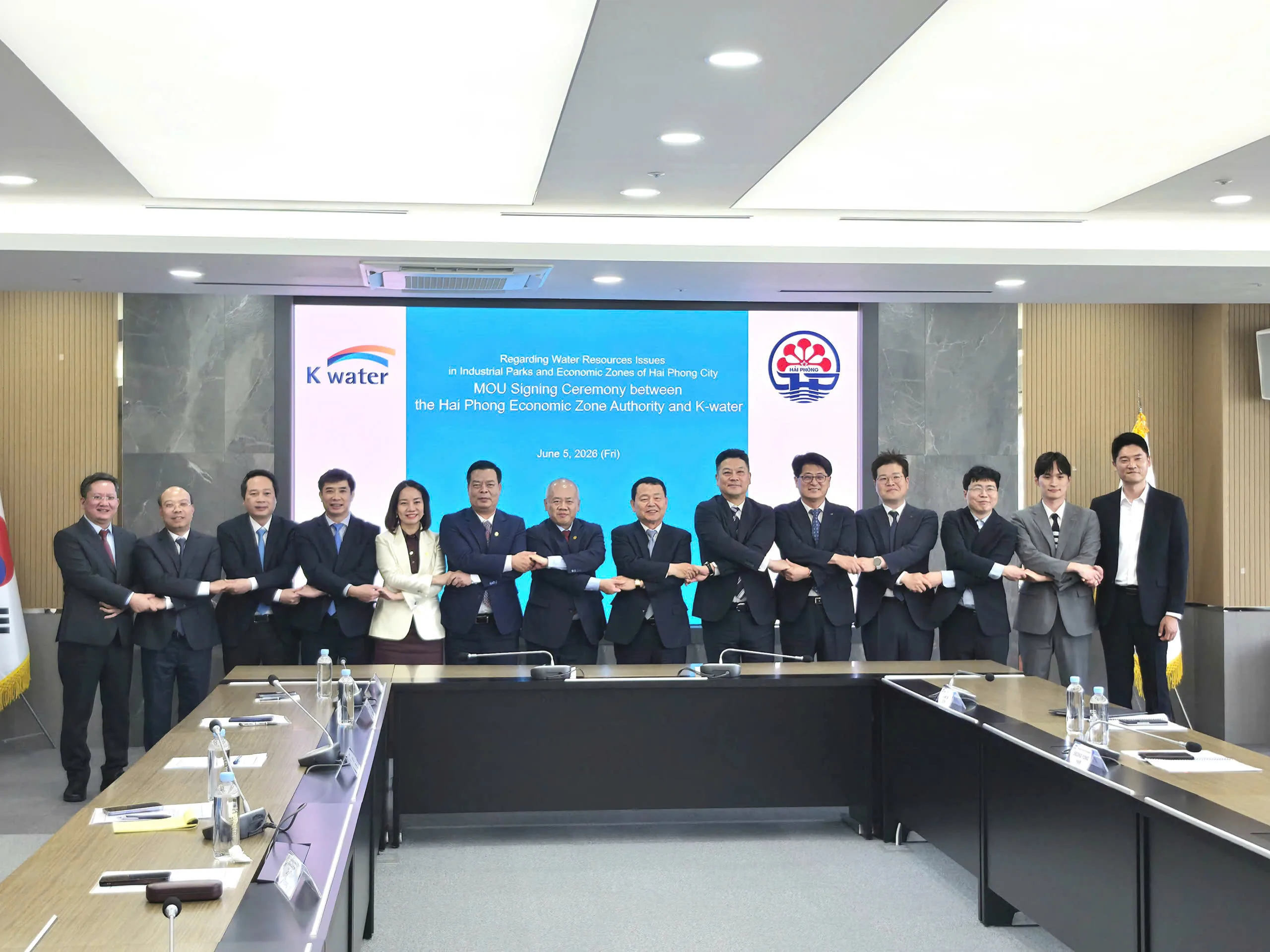 BAN QUẢN LÝ KHU KINH TẾ HẢI&nbsp;PHÒNG ĐÓN TIẾP TẬP ĐOÀN MITSUI O.S.K. LINES VÀ CÁC ĐỐI TÁC