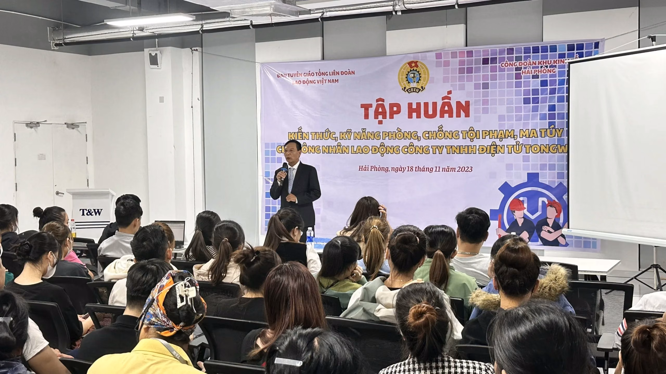 Công đoàn Khu Kinh tế Hải&nbsp;Phòng tổ chức tập huấn kiến thức, kỹ năng phòng chống tội phạm, ma túy