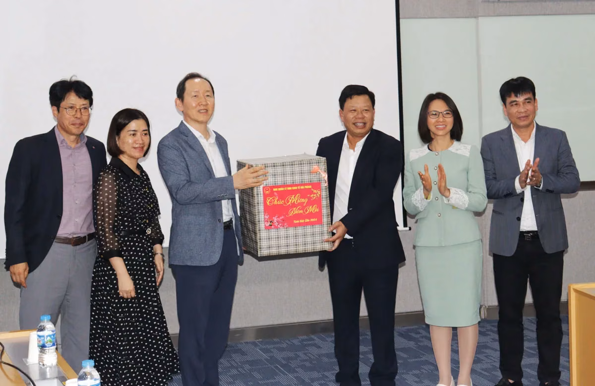Ban Quản lý Khu kinh tế Hải&nbsp;Phòng thăm, chúc Tết một số doanh nghiệp trong Khu công nghiệp Tràng Duệ và Khu công nghiệp VSIP