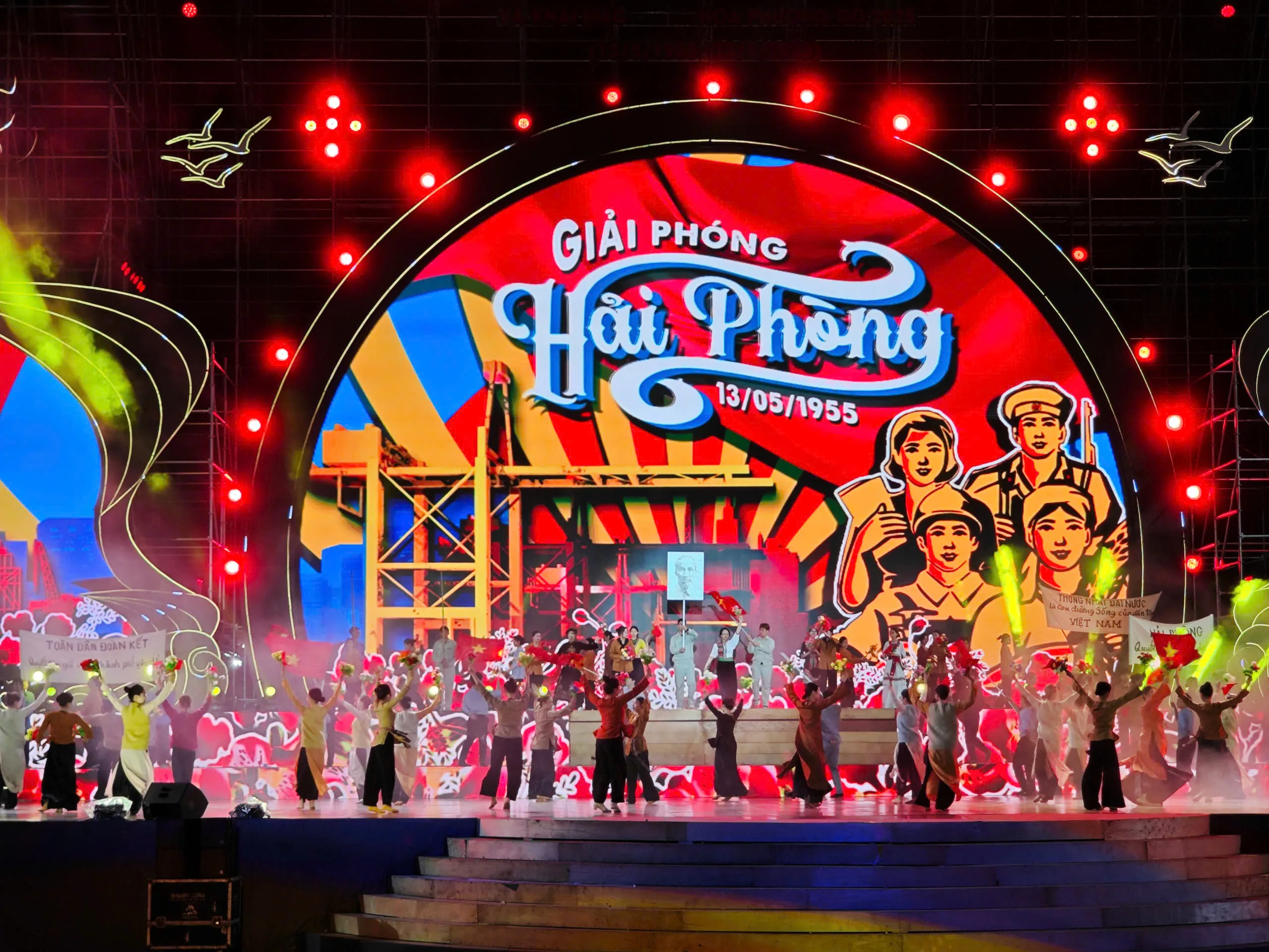 Long trọng Lễ Kỷ niệm 70 năm Ngày Giải phóng Hải&nbsp;Phòng, đón nhận Danh hiệu “Thành phố Anh hùng” và khai mạc Lễ hội Hoa Phượng Đỏ 2025